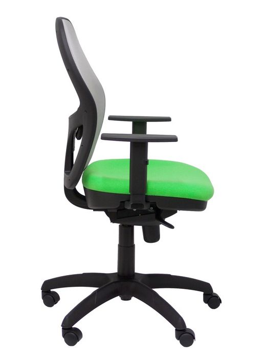 Modelo Jorquera - Silla de oficina ergonómica con mecanismo sincro, brazos regulables y ajustable en altura - Respaldo de malla transpirable en color gris y asiento tapizados en tejido BALI color pistacho