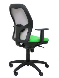 Modelo Jorquera - Silla de oficina ergonómica con mecanismo sincro, brazos regulables y ajustable en altura - Respaldo de malla transpirable en color gris y asiento tapizados en tejido BALI color pistacho