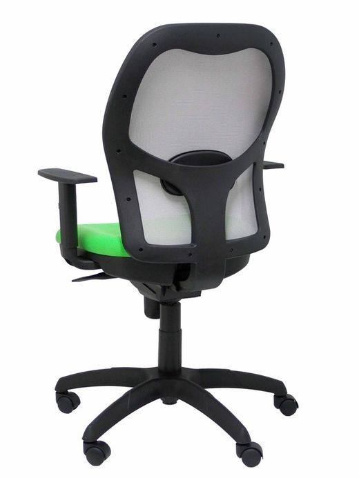 Modelo Jorquera - Silla de oficina ergonómica con mecanismo sincro, brazos regulables y ajustable en altura - Respaldo de malla transpirable en color gris y asiento tapizados en tejido BALI color pistacho