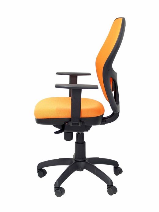 Modelo Jorquera - Silla de oficina ergonómica con mecanismo sincro, brazos regulables y ajustable en altura - Respaldo de malla transpirable en color naranja y asiento tapizados en tejido BALI color naranja