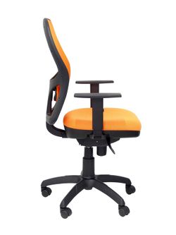 Modelo Jorquera - Silla de oficina ergonómica con mecanismo sincro, brazos regulables y ajustable en altura - Respaldo de malla transpirable en color naranja y asiento tapizados en tejido BALI color naranja