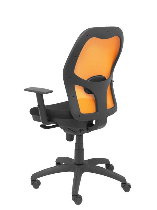 Modelo Jorquera - Silla de oficina ergonómica con mecanismo sincro, brazos regulables y ajustable en altura - Respaldo de malla transpirable en color naranja y asiento tapizados en tejido BALI color negro
