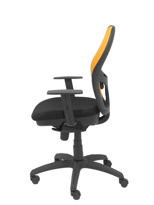 Modelo Jorquera - Silla de oficina ergonómica con mecanismo sincro, brazos regulables y ajustable en altura - Respaldo de malla transpirable en color naranja y asiento tapizados en tejido BALI color negro