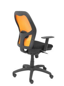 Modelo Jorquera - Silla de oficina ergonómica con mecanismo sincro, brazos regulables y ajustable en altura - Respaldo de malla transpirable en color naranja y asiento tapizados en tejido BALI color negro