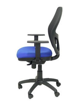 Modelo Jorquera - Silla de oficina ergonómica con mecanismo sincro, brazos regulables y ajustable en altura - Respaldo de malla transpirable en color negro y asiento tapizados en tejido BALI color azul
