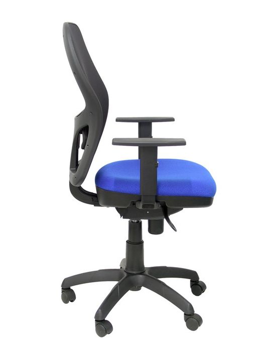 Modelo Jorquera - Silla de oficina ergonómica con mecanismo sincro, brazos regulables y ajustable en altura - Respaldo de malla transpirable en color negro y asiento tapizados en tejido BALI color azul