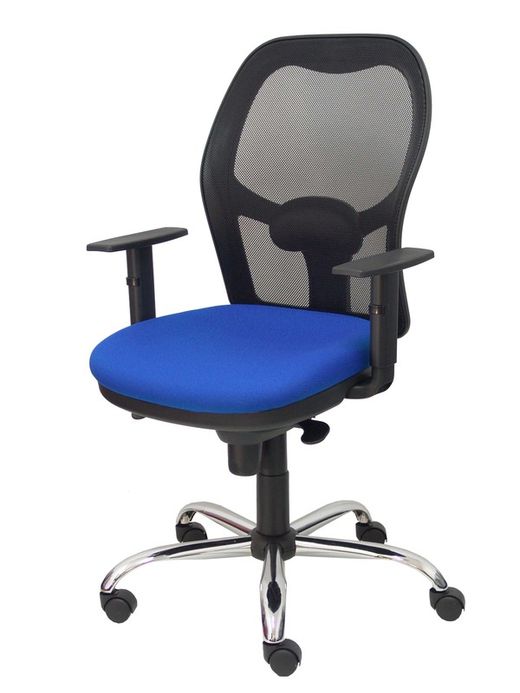 Modelo Jorquera - Silla de oficina ergonómica con mecanismo sincro, brazos regulables y ajustable en altura - Respaldo de malla transpirable en color negro y asiento tapizados en tejido BALI color azul. Base de cinco radios cromada