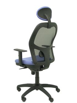 Modelo Jorquera - Silla de oficina ergonómica con mecanismo sincro, brazos regulables y ajustable en altura  Respaldo de malla transpirable en color negro y asiento tapizados en tejido BALI color azul claro (CON CABECERO)