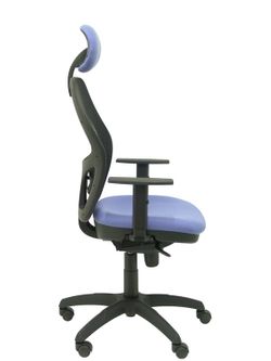 Modelo Jorquera - Silla de oficina ergonómica con mecanismo sincro, brazos regulables y ajustable en altura  Respaldo de malla transpirable en color negro y asiento tapizados en tejido BALI color azul claro (CON CABECERO)