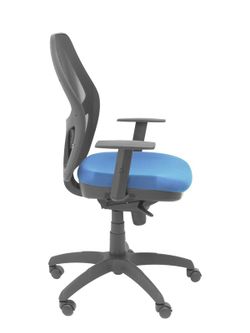 Modelo Jorquera - Silla de oficina ergonómica con mecanismo sincro, brazos regulables y ajustable en altura - Respaldo de malla transpirable en color negro y asiento tapizados en tejido BALI color azul marino