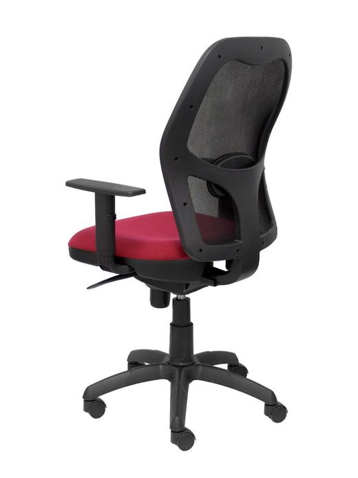 Modelo Jorquera - Silla de oficina ergonómica con mecanismo sincro, brazos regulables y ajustable en altura - Respaldo de malla transpirable en color negro y asiento tapizados en tejido BALI color granate