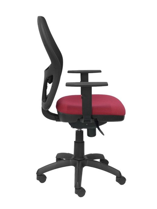 Modelo Jorquera - Silla de oficina ergonómica con mecanismo sincro, brazos regulables y ajustable en altura - Respaldo de malla transpirable en color negro y asiento tapizados en tejido BALI color granate
