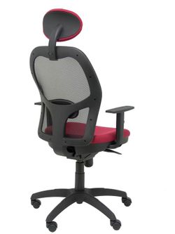 Modelo Jorquera - Silla de oficina ergonómica con mecanismo sincro, brazos regulables y ajustable en altura  Respaldo de malla transpirable en color negro y asiento tapizados en tejido BALI color granate (CON CABECERO)