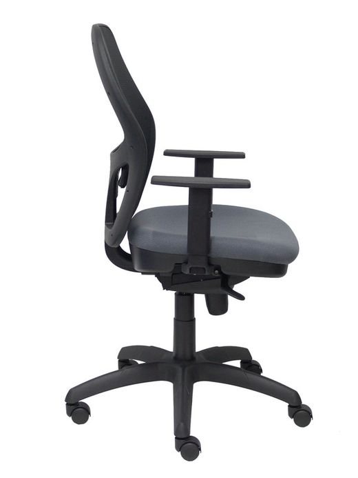 Modelo Jorquera - Silla de oficina ergonómica con mecanismo sincro, brazos regulables y ajustable en altura - Respaldo de malla transpirable en color negro y asiento tapizados en tejido BALI color gris oscuro