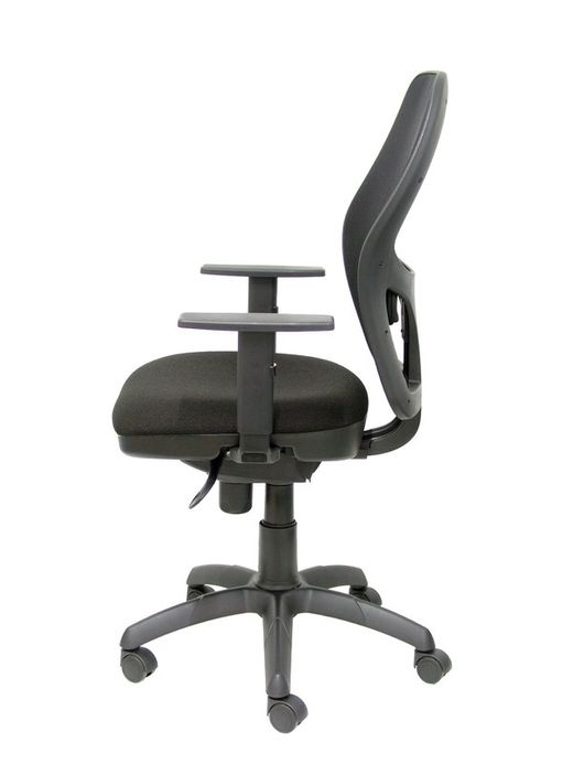 Modelo Jorquera - Silla de oficina ergonómica con mecanismo sincro, brazos regulables y ajustable en altura - Respaldo de malla transpirable en color negro y asiento tapizados en tejido BALI color negro