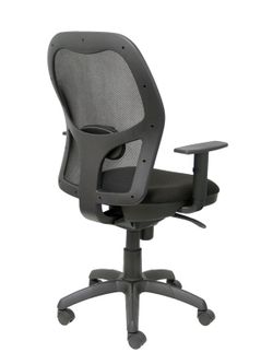 Modelo Jorquera - Silla de oficina ergonómica con mecanismo sincro, brazos regulables y ajustable en altura - Respaldo de malla transpirable en color negro y asiento tapizados en tejido BALI color negro