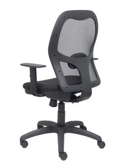 Modelo Jorquera - Silla de oficina ergonómica con mecanismo sincro, brazos regulables y ajustable en altura - Respaldo de malla transpirable en color negro y asiento tapizados en tejido BALI color negro (INCLUYE TRASLAK EN EL ASIENTO)