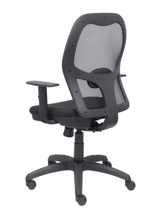Modelo Jorquera - Silla de oficina ergonómica con mecanismo sincro, brazos regulables y ajustable en altura - Respaldo de malla transpirable en color negro y asiento tapizados en tejido BALI color negro (INCLUYE TRASLAK EN EL ASIENTO)