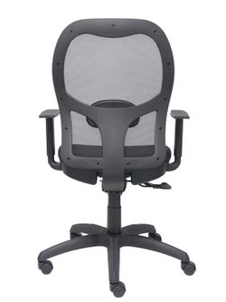 Modelo Jorquera - Silla de oficina ergonómica con mecanismo sincro, brazos regulables y ajustable en altura - Respaldo de malla transpirable en color negro y asiento tapizados en tejido BALI color negro (INCLUYE TRASLAK EN EL ASIENTO)