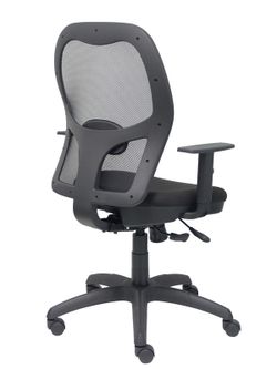 Modelo Jorquera - Silla de oficina ergonómica con mecanismo sincro, brazos regulables y ajustable en altura - Respaldo de malla transpirable en color negro y asiento tapizados en tejido BALI color negro (INCLUYE TRASLAK EN EL ASIENTO)
