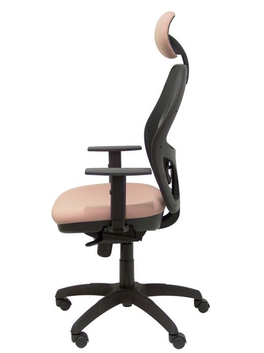 Modelo Jorquera - Silla de oficina ergonómica con mecanismo sincro, brazos regulables y ajustable en altura  Respaldo de malla transpirable en color negro y asiento tapizados en tejido BALI color rosa pálido (CON CABECERO)