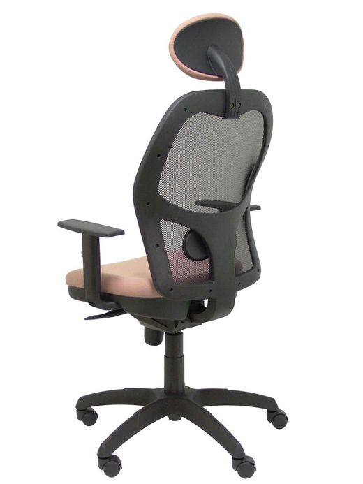 Modelo Jorquera - Silla de oficina ergonómica con mecanismo sincro, brazos regulables y ajustable en altura  Respaldo de malla transpirable en color negro y asiento tapizados en tejido BALI color rosa pálido (CON CABECERO)