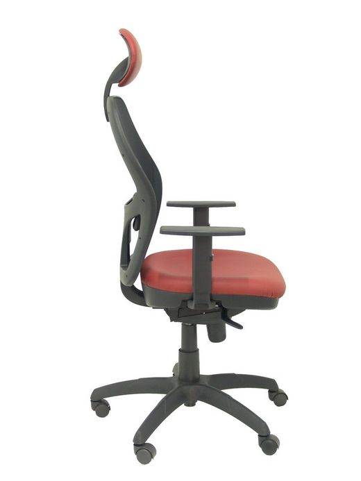 Modelo Jorquera - Silla de oficina ergonómica con mecanismo sincro, brazos regulables y ajustable en altura  Respaldo de malla transpirable en color negro y asiento tapizados en tejido SIMILPIEL color granate (CON CABECERO)