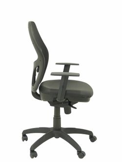 Modelo Jorquera - Silla de oficina ergonómica con mecanismo sincro, brazos regulables y ajustable en altura  Respaldo de malla transpirable en color negro y asiento tapizados en tejido SIMILPIEL color negro