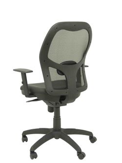 Modelo Jorquera - Silla de oficina ergonómica con mecanismo sincro, brazos regulables y ajustable en altura  Respaldo de malla transpirable en color negro y asiento tapizados en tejido SIMILPIEL color negro