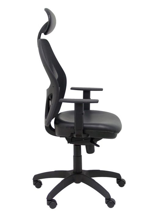 Modelo Jorquera - Silla de oficina ergonómica con mecanismo sincro, brazos regulables y ajustable en altura  Respaldo de malla transpirable en color negro y asiento tapizados en tejido SIMILPIEL color negro (CON CABECERO)