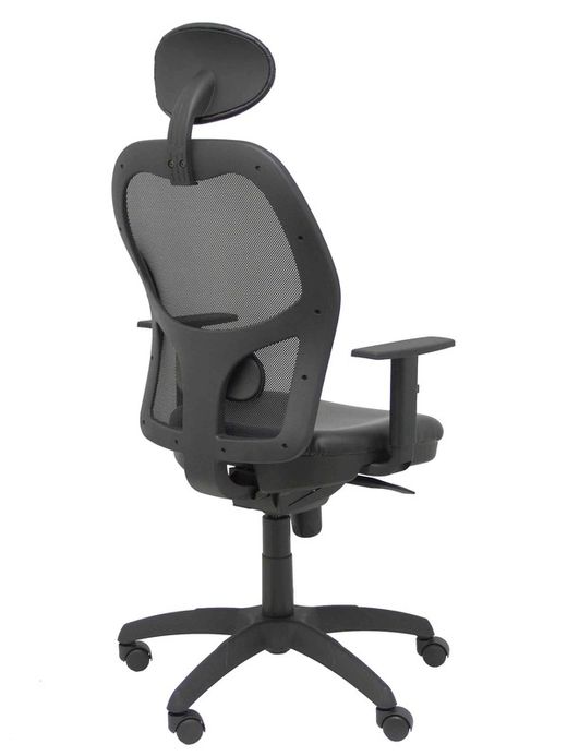 Modelo Jorquera - Silla de oficina ergonómica con mecanismo sincro, brazos regulables y ajustable en altura  Respaldo de malla transpirable en color negro y asiento tapizados en tejido SIMILPIEL color negro (CON CABECERO)