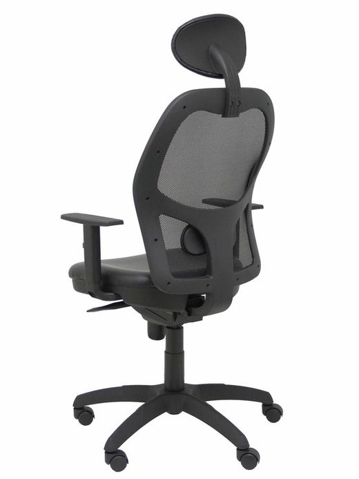 Modelo Jorquera - Silla de oficina ergonómica con mecanismo sincro, brazos regulables y ajustable en altura  Respaldo de malla transpirable en color negro y asiento tapizados en tejido SIMILPIEL color negro (CON CABECERO)