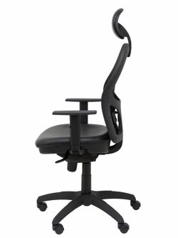 Modelo Jorquera - Silla de oficina ergonómica con mecanismo sincro, brazos regulables y ajustable en altura  Respaldo de malla transpirable en color negro y asiento tapizados en tejido SIMILPIEL color negro (CON CABECERO)