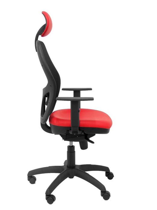Modelo Jorquera - Silla de oficina ergonómica con mecanismo sincro, brazos regulables y ajustable en altura  Respaldo de malla transpirable en color negro y asiento tapizados en tejido SIMILPIEL color rojo (CON CABECERO)