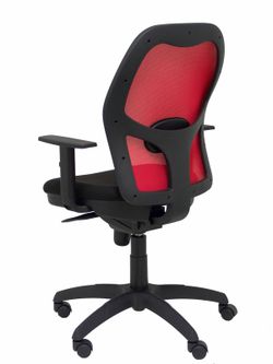 Modelo Jorquera - Silla de oficina ergonómica con mecanismo sincro, brazos regulables y ajustable en altura - Respaldo de malla transpirable en color rojo y asiento tapizados en tejido BALI color negro