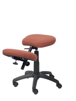 Modelo Lietor - Taburete de oficina ergonómico giratorio y regulable en altura - Asiento tapizado en tejido BALI color marrón (RODILLERA REGULABLE)