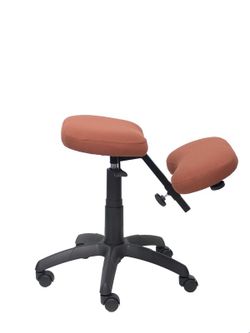 Modelo Lietor - Taburete de oficina ergonómico giratorio y regulable en altura - Asiento tapizado en tejido BALI color marrón (RODILLERA REGULABLE)