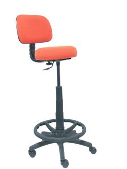 Modelo Llanos Taburete - Taburete ergonómico con mecanismo de contacto lama, regulable en altura y aro reposapiés - Asiento y respaldo tapizados en tejido bali color naranja oscuro.