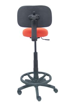 Modelo Llanos Taburete - Taburete ergonómico con mecanismo de contacto lama, regulable en altura y aro reposapiés - Asiento y respaldo tapizados en tejido bali color naranja oscuro.