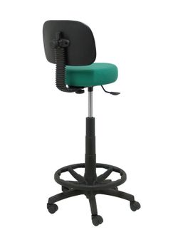 Modelo Llanos Taburete - Taburete ergonómico con mecanismo de contacto lama, regulable en altura y aro reposapiés - Asiento y respaldo tapizados en tejido bali color verde esmeralda.
