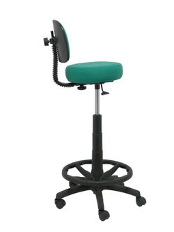 Modelo Llanos Taburete - Taburete ergonómico con mecanismo de contacto lama, regulable en altura y aro reposapiés - Asiento y respaldo tapizados en tejido bali color verde esmeralda.