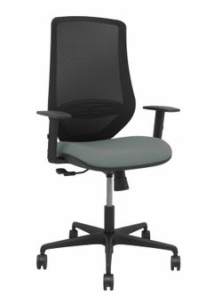 Modelo Mardos - Silla de oficina ergonómica con mecanismo sincro, brazos regulables y ajustable en altura - Respaldo de malla transpirable en color negro y asiento tapizados en tejido BALI color gris.