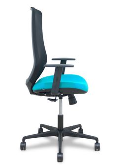 Modelo Mardos - Silla de oficina ergonómica con mecanismo sincro, brazos regulables y ajustable en altura - Respaldo de malla transpirable en color negro y asiento tapizados en tejido BALI color turquesa.