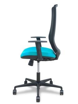 Modelo Mardos - Silla de oficina ergonómica con mecanismo sincro, brazos regulables y ajustable en altura - Respaldo de malla transpirable en color negro y asiento tapizados en tejido BALI color turquesa.