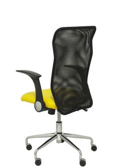 Modelo Minaya - Silla de oficina ergonómica con mecanismo basculante, brazos retráctiles y regulable en altura - Respaldo de malla transpirable y asiento tapizado en similpiel color amarillo.