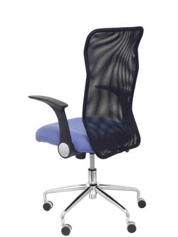 Modelo Minaya - Silla de oficina ergonómica con mecanismo basculante, brazos retráctiles y regulable en altura - Respaldo de malla transpirable y asiento tapizado en tejido BALI color azul claro