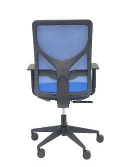 Modelo Motilla - Silla de oficina ergonómica con mecanismo sincro, brazos regulables y ajustable en altura - Respaldo de malla transpirable en color azul y asiento tapizados en tejido BALI color azul.