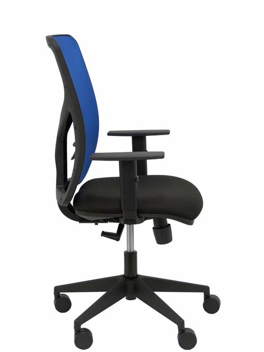 Modelo Motilla - Silla de oficina ergonómica con mecanismo sincro, brazos regulables y ajustable en altura - Respaldo de malla transpirable en color azul y asiento tapizados en tejido BALI color negro
