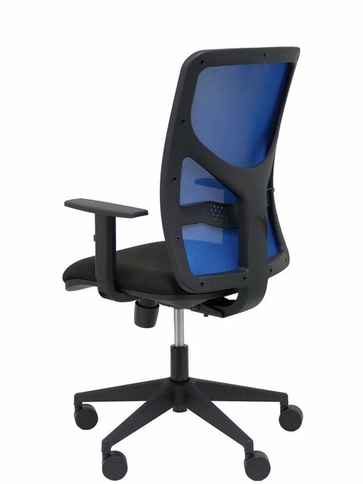 Modelo Motilla - Silla de oficina ergonómica con mecanismo sincro, brazos regulables y ajustable en altura - Respaldo de malla transpirable en color azul y asiento tapizados en tejido BALI color negro
