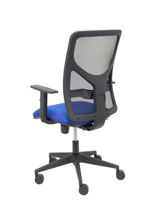 Modelo Motilla - Silla de oficina ergonómica con mecanismo sincro, brazos regulables y ajustable en altura - Respaldo de malla transpirable en color negro y asiento tapizados en tejido BALI color azul.